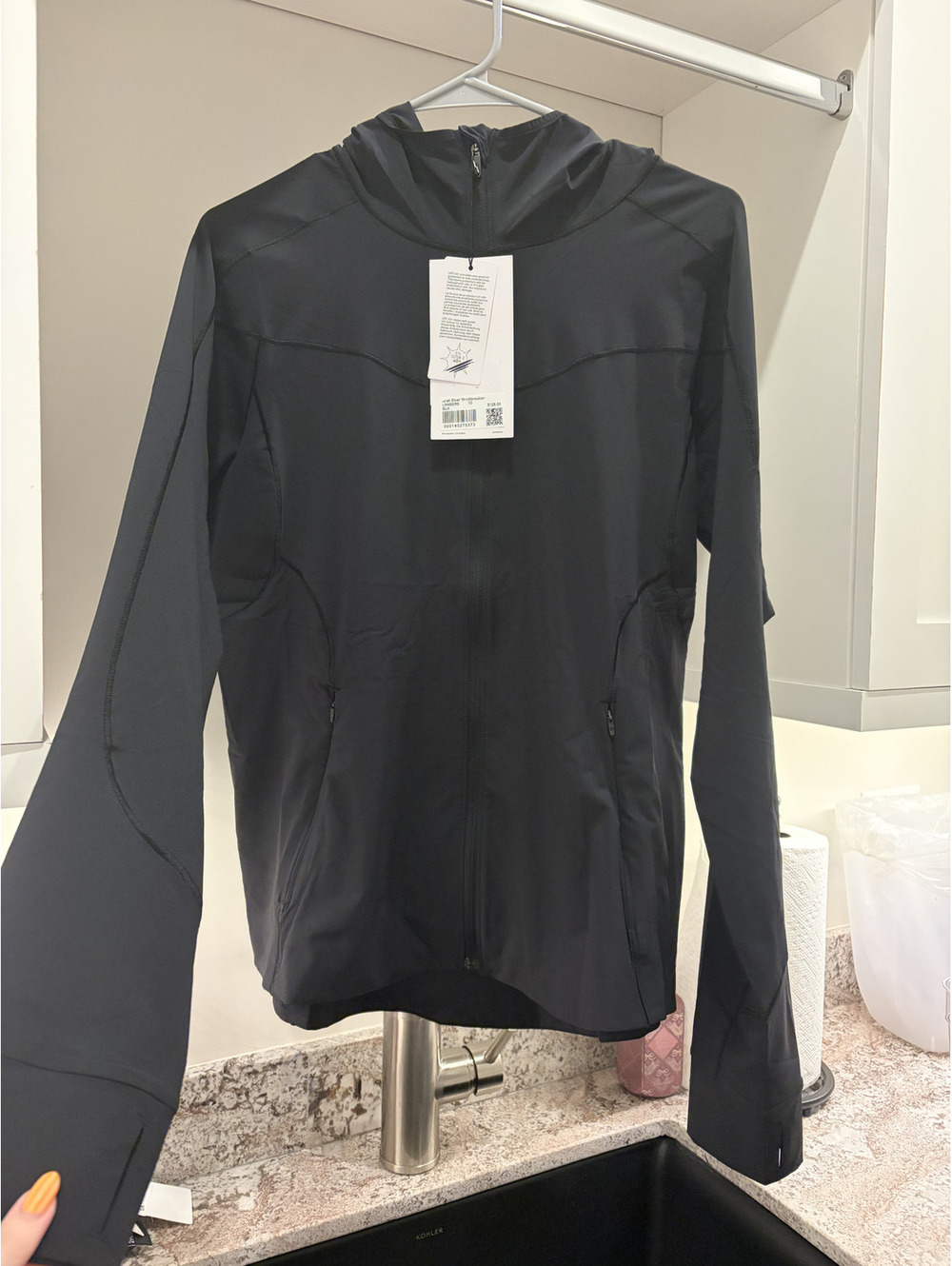 NWT Lululemon Mist Over Windbreaker size 10 in black
